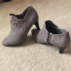 Karen Scott shortie ankle booties new in box